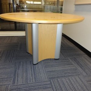Nienkamper 48″ Round Maplewood Veneer Conference Table