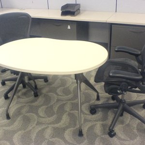 Herman Miller “Peanut” Shape