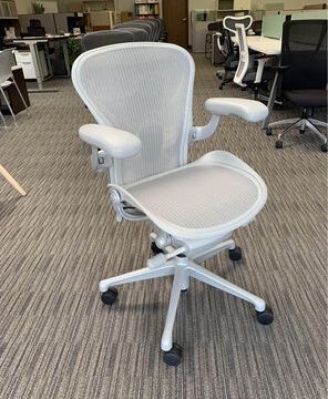 Aeron Remastered Pre-Owned Refubished Herman Miller Chair (Mineral Tone)